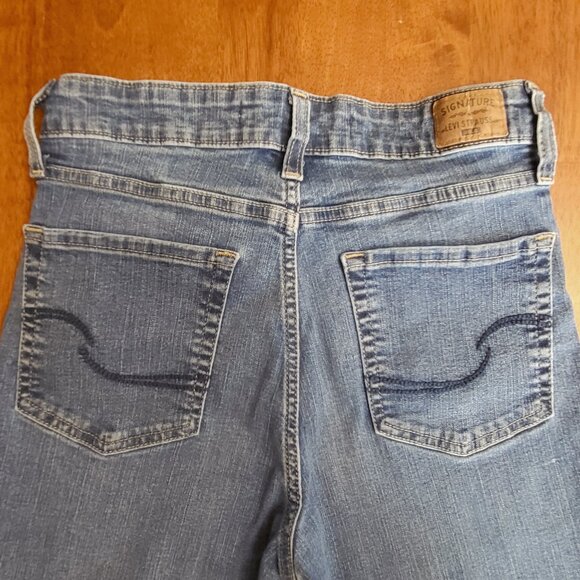 Levi’s Signature Gold~ Straight Leg Cut ~  Sz 4S  ~ Jeans ~ Excellent Condition - Picture 6 of 9